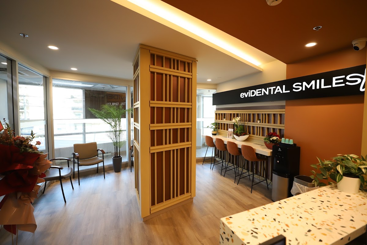 EviDental Smiles dental clinic in Old Toronto - Photo 3