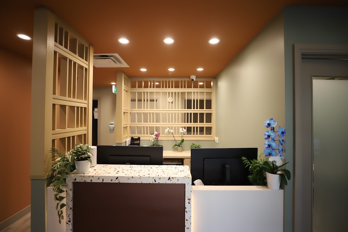 EviDental Smiles dental clinic in Old Toronto - Photo 5