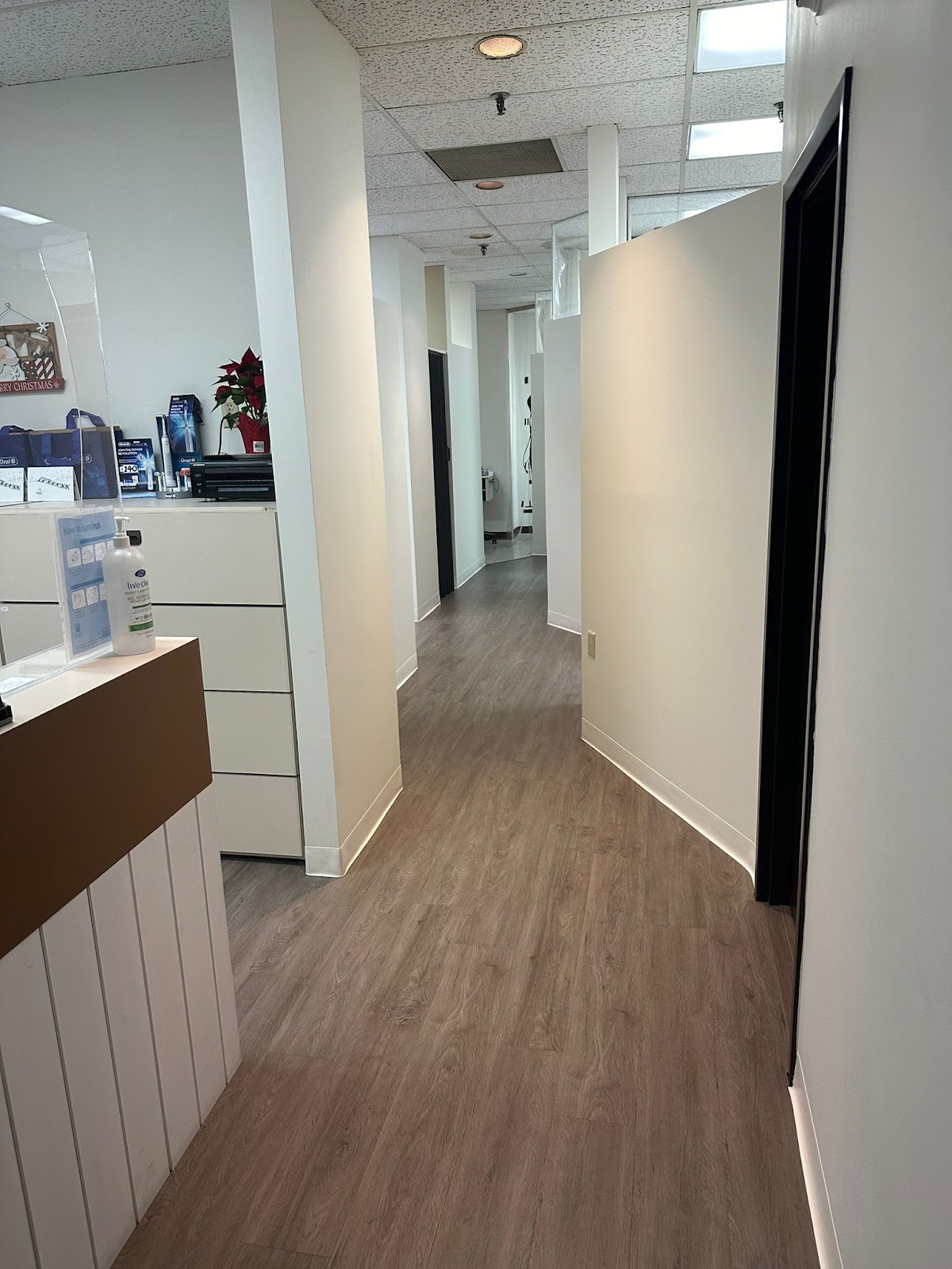 Upper Gerrard Square Dental, Dr. Hilary Ma and Associates dental clinic in Old Toronto - Photo 4