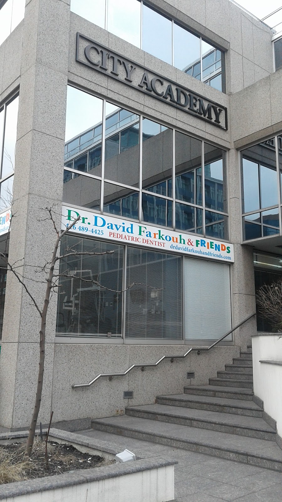 Dr David Farkouh & Friends dental clinic in Old Toronto - Photo 2