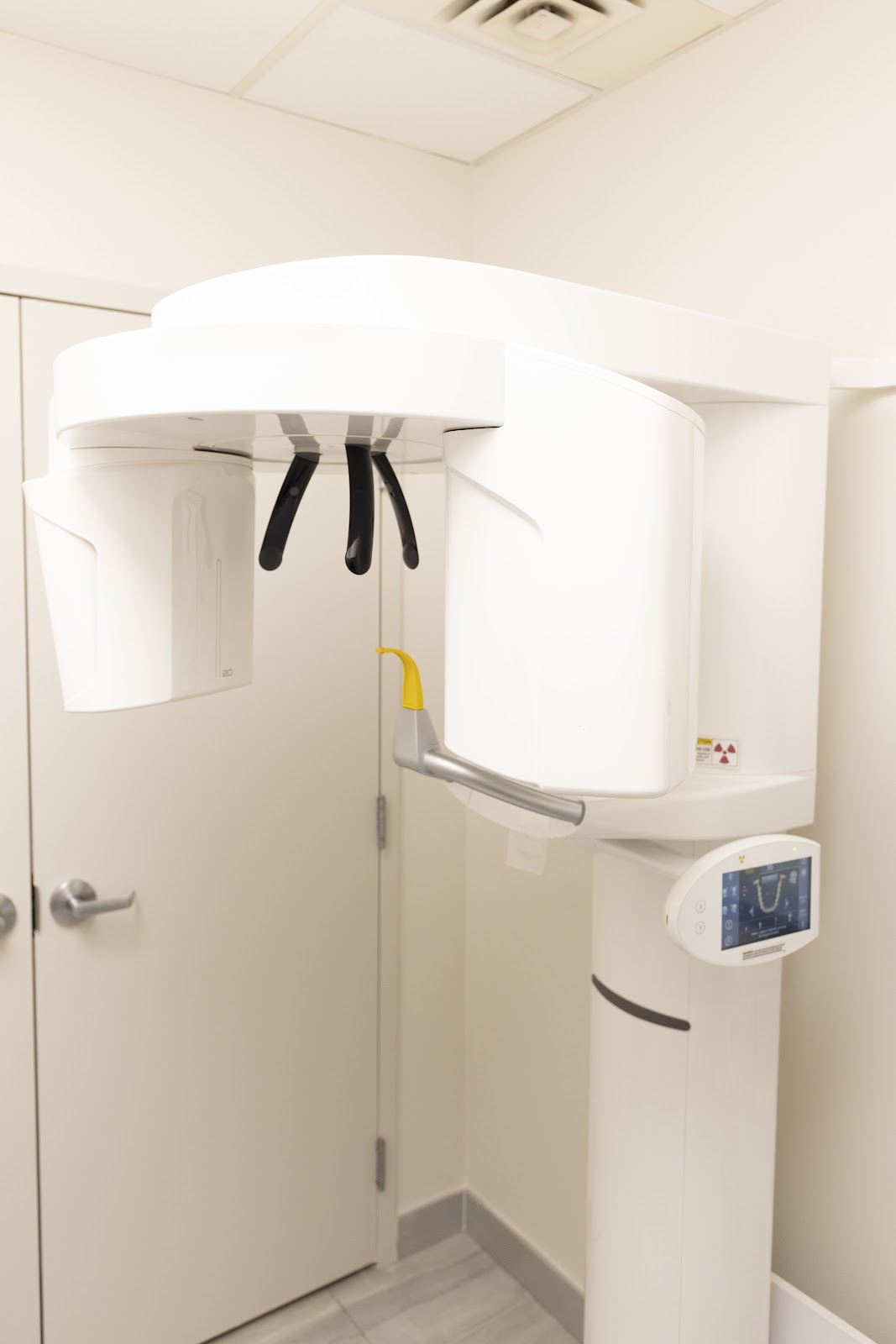 Artin Dental Office dental clinic in Old Toronto - Photo 6