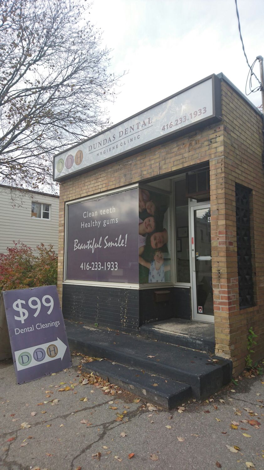 Dundas Dental Group dental clinic in Old Toronto - Photo 3