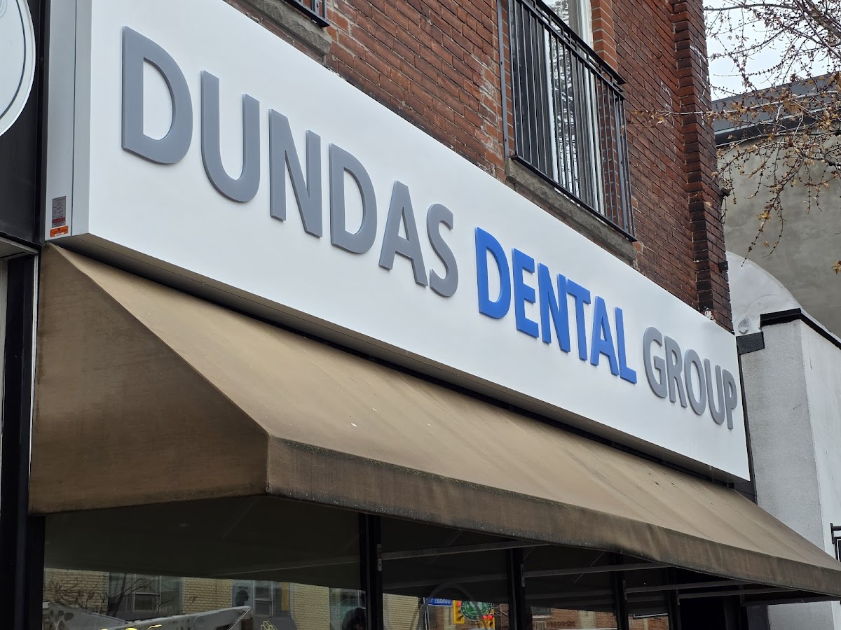 Dundas Dental Group dental clinic in Old Toronto - Photo 5