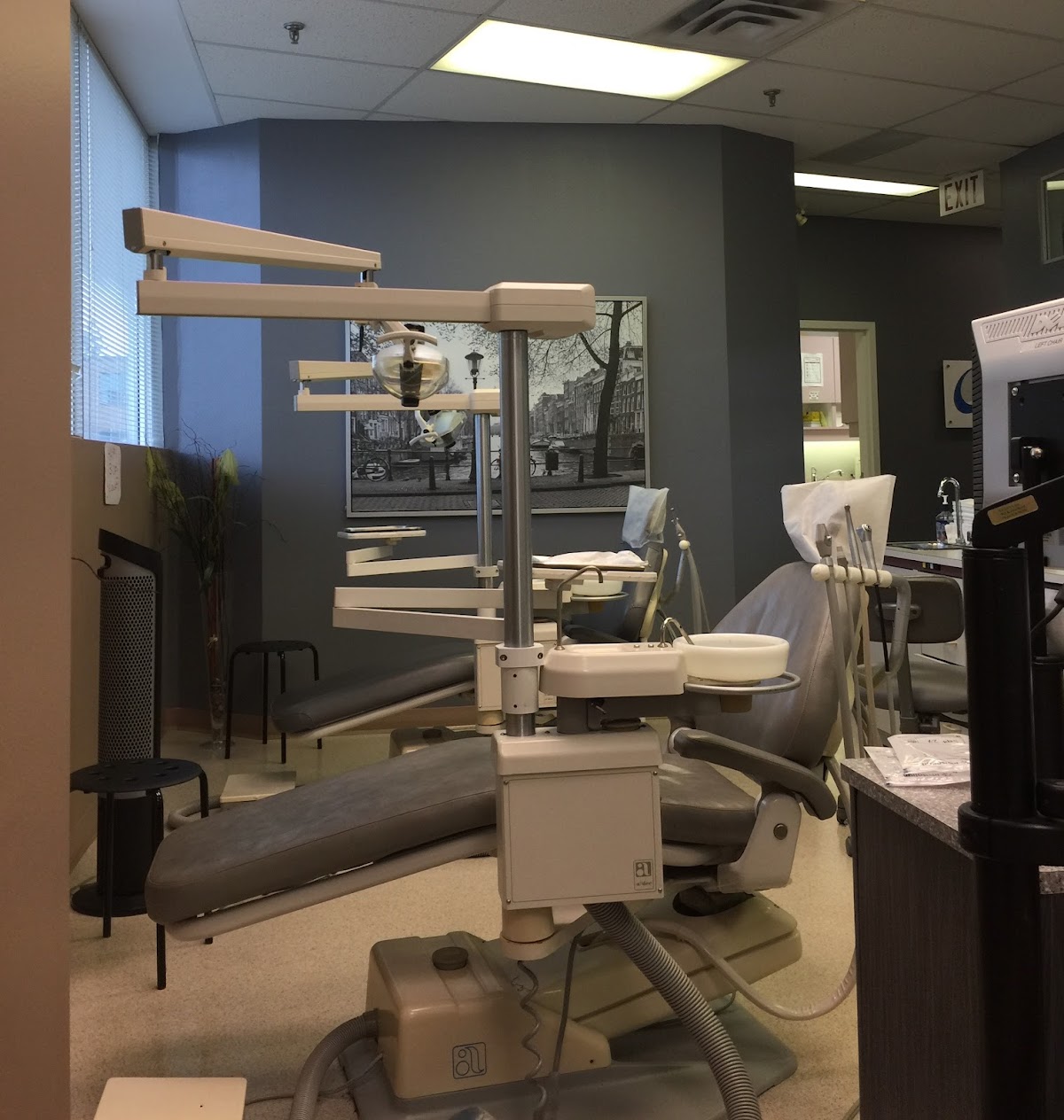 Humbertown Orthodontics dental clinic in Etobicoke - Photo 2