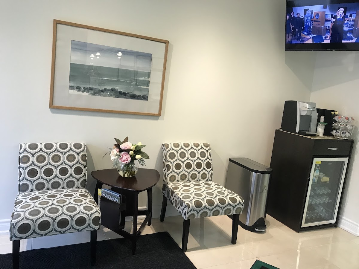 Broadway Dental Clinic dental clinic in Toronto - Photo 8