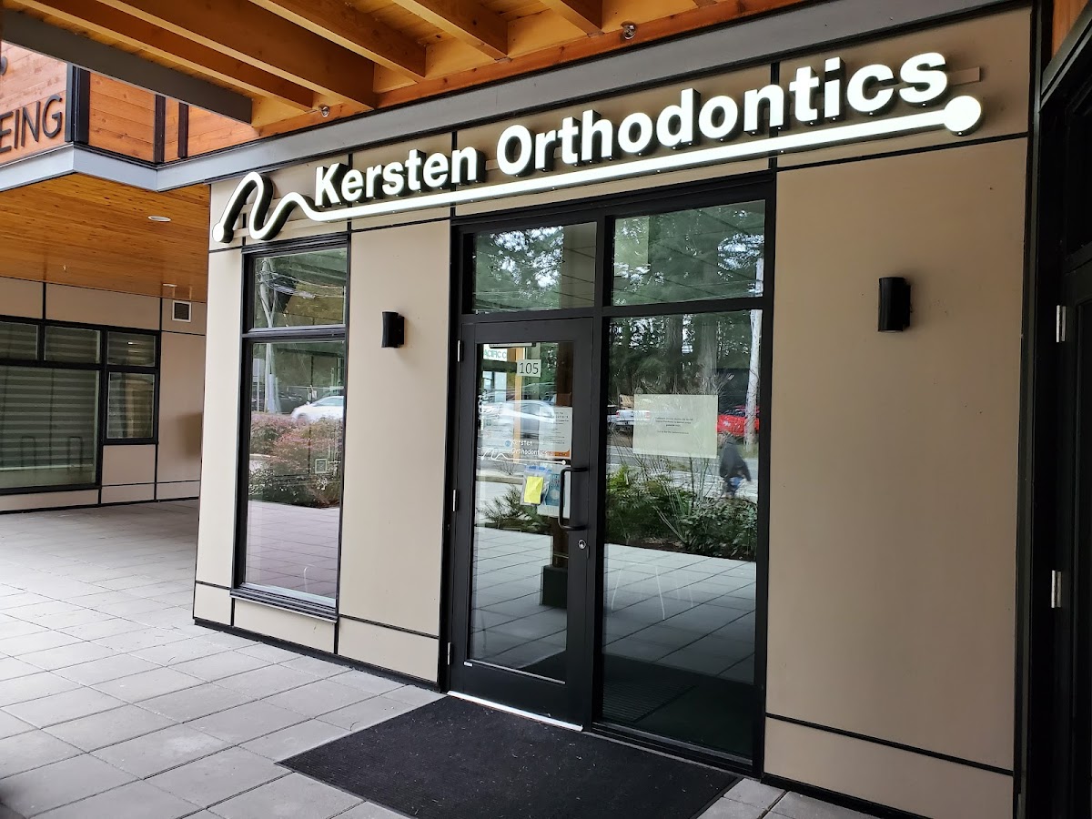 Lumina Orthodontics Goldstream dental clinic in Victoria - Photo 4