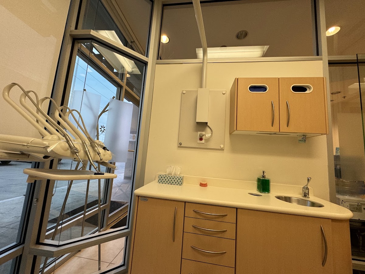 Alpha Dental Centre - CDCP Patients Welcome dental clinic in Kelowna - Photo 10