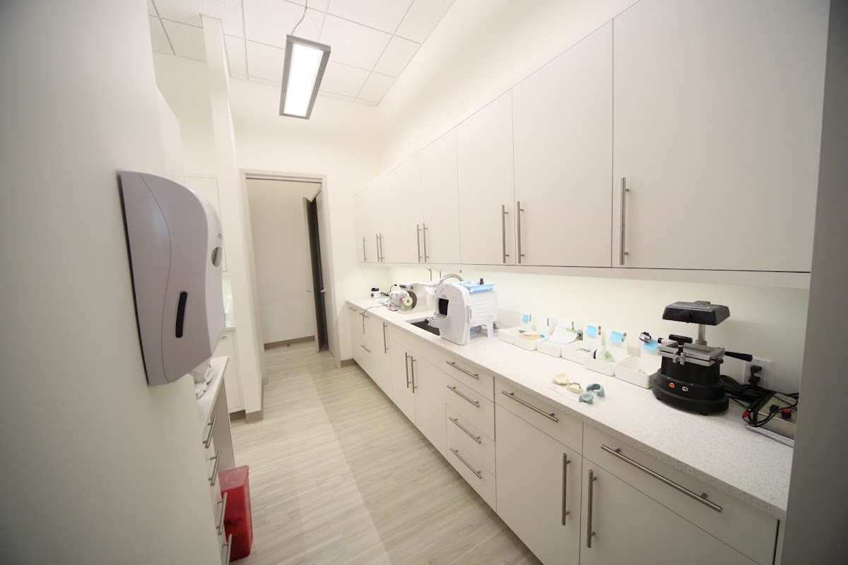 Southwest Smiles Dental Clinic dental clinic in Edmonton - Photo 5
