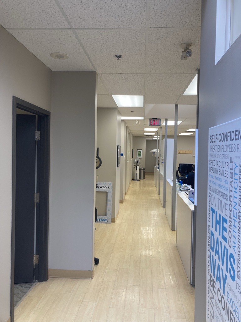 Davis Orthodontics-Oshawa Centre dental clinic in Oshawa - Photo 2