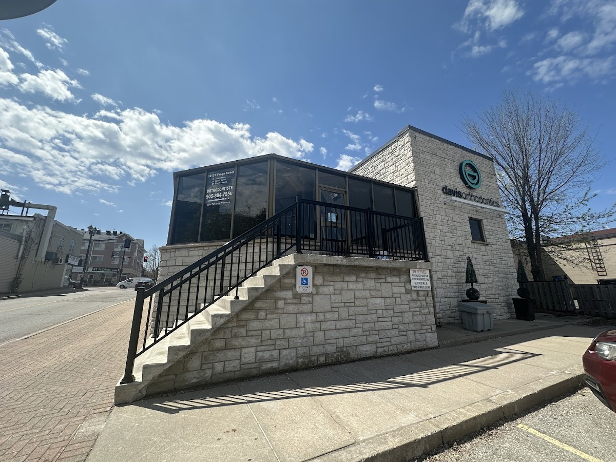 Davis Orthodontics - Richmond Hill dental clinic in Richmond Hill - Photo 1