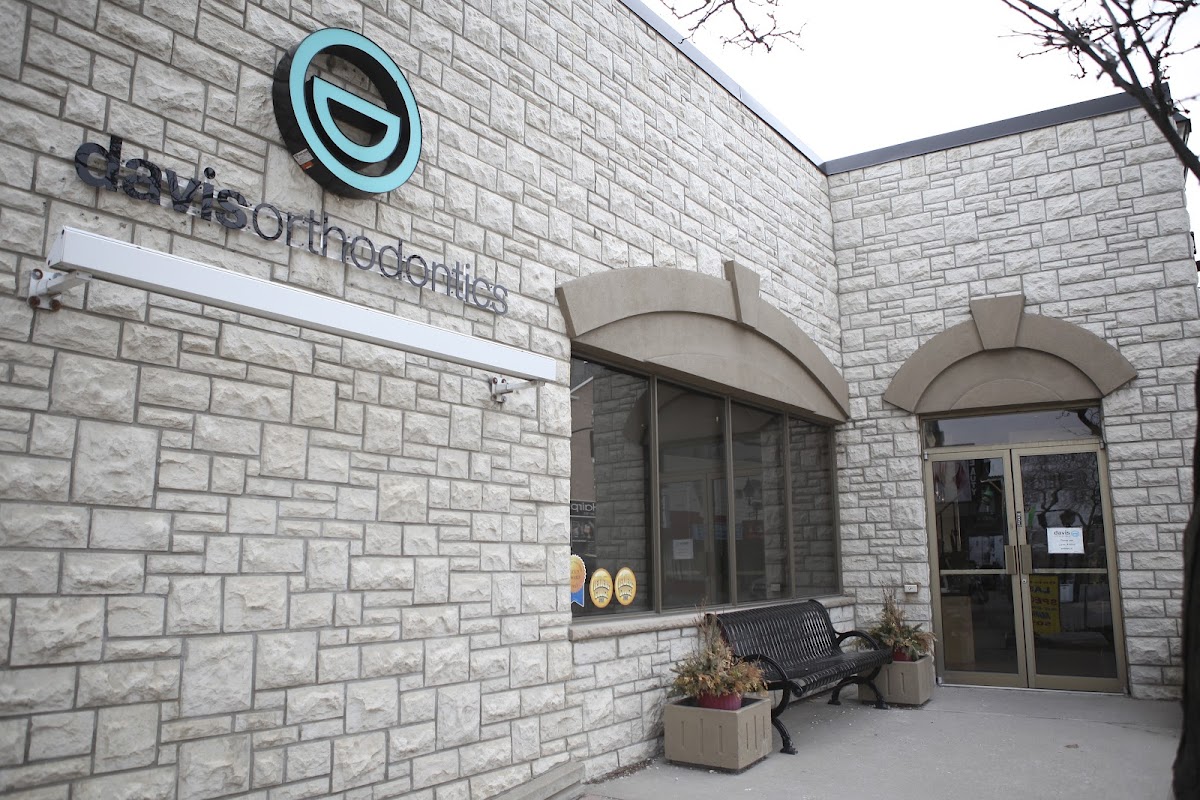 Davis Orthodontics - Richmond Hill dental clinic in Richmond Hill - Photo 2