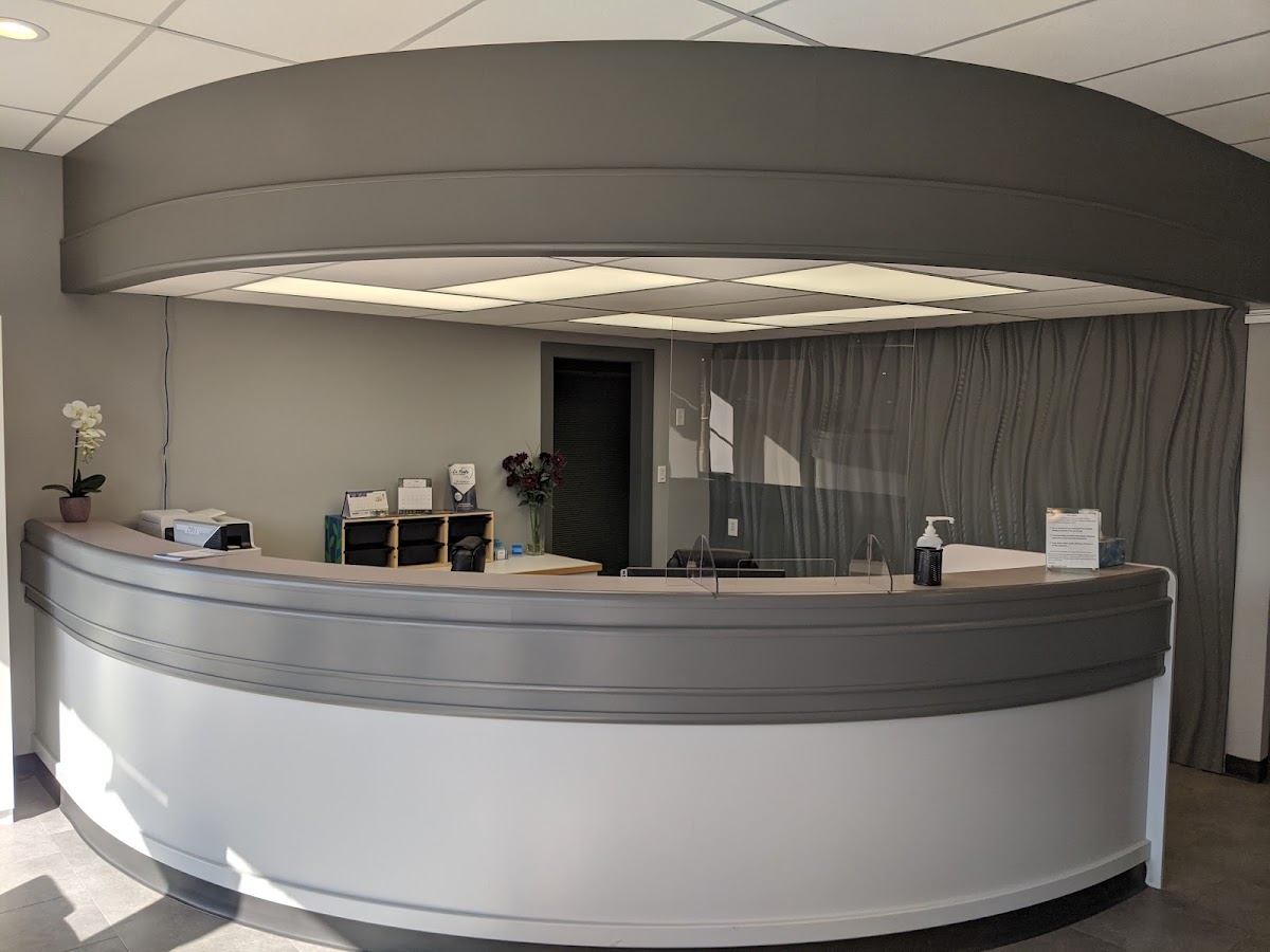La Perle Dental Centre dental clinic in Edmonton - Photo 4