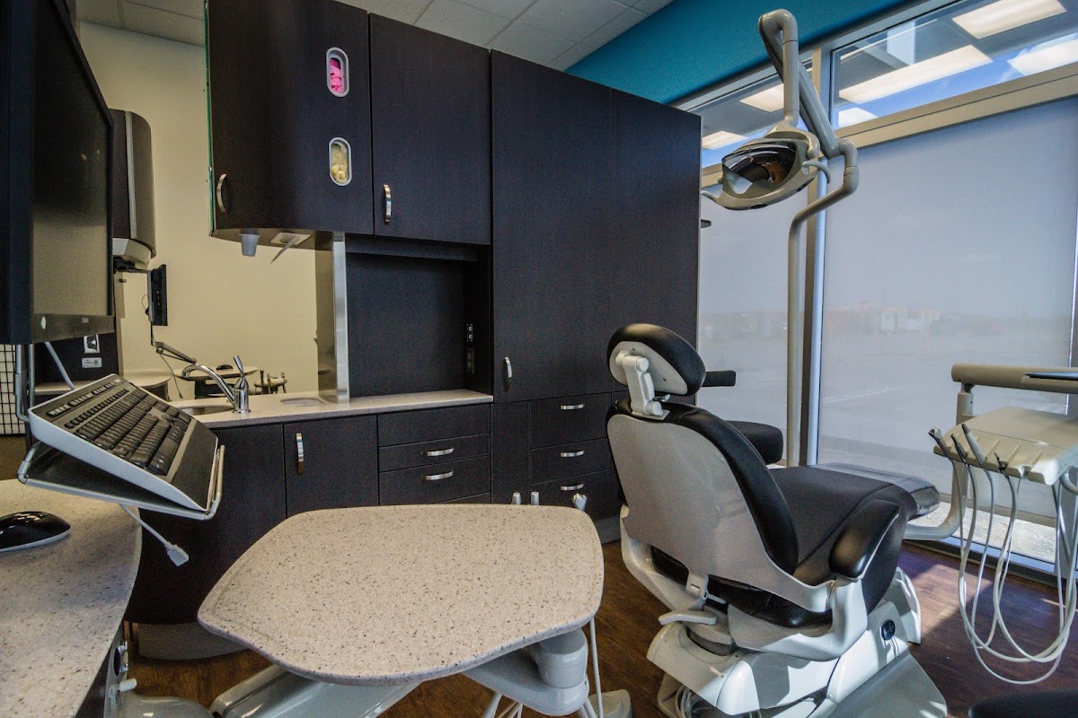 Refresh Dental dental clinic in Edmonton - Photo 6