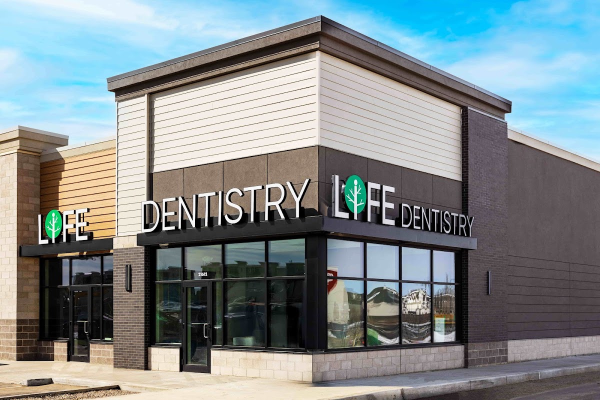LIFE Dentistry dental clinic in Edmonton - Photo 1