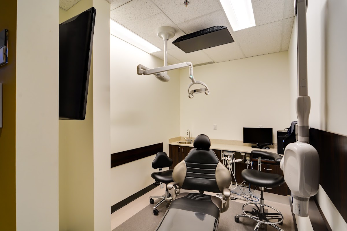 UDental Clinic Van Vliet Centre dental clinic in Edmonton - Photo 3