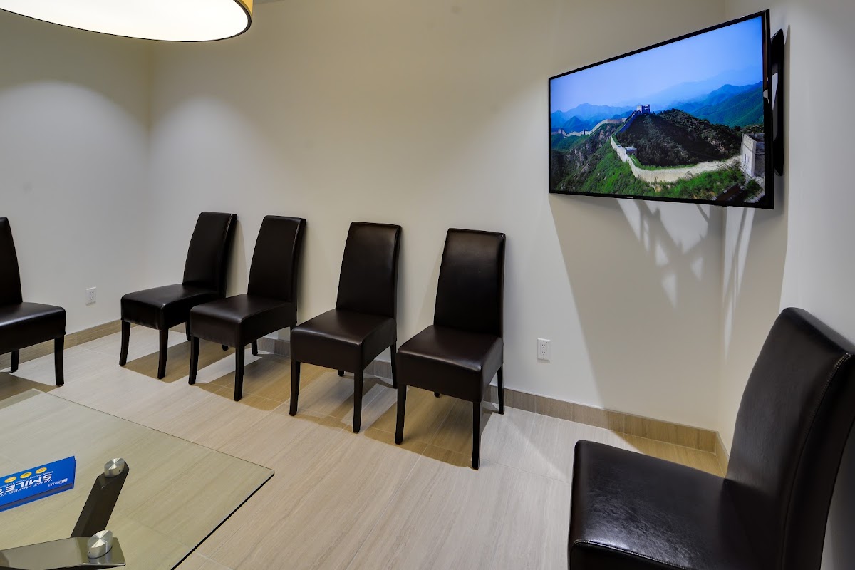 UDental Clinic Van Vliet Centre dental clinic in Edmonton - Photo 4