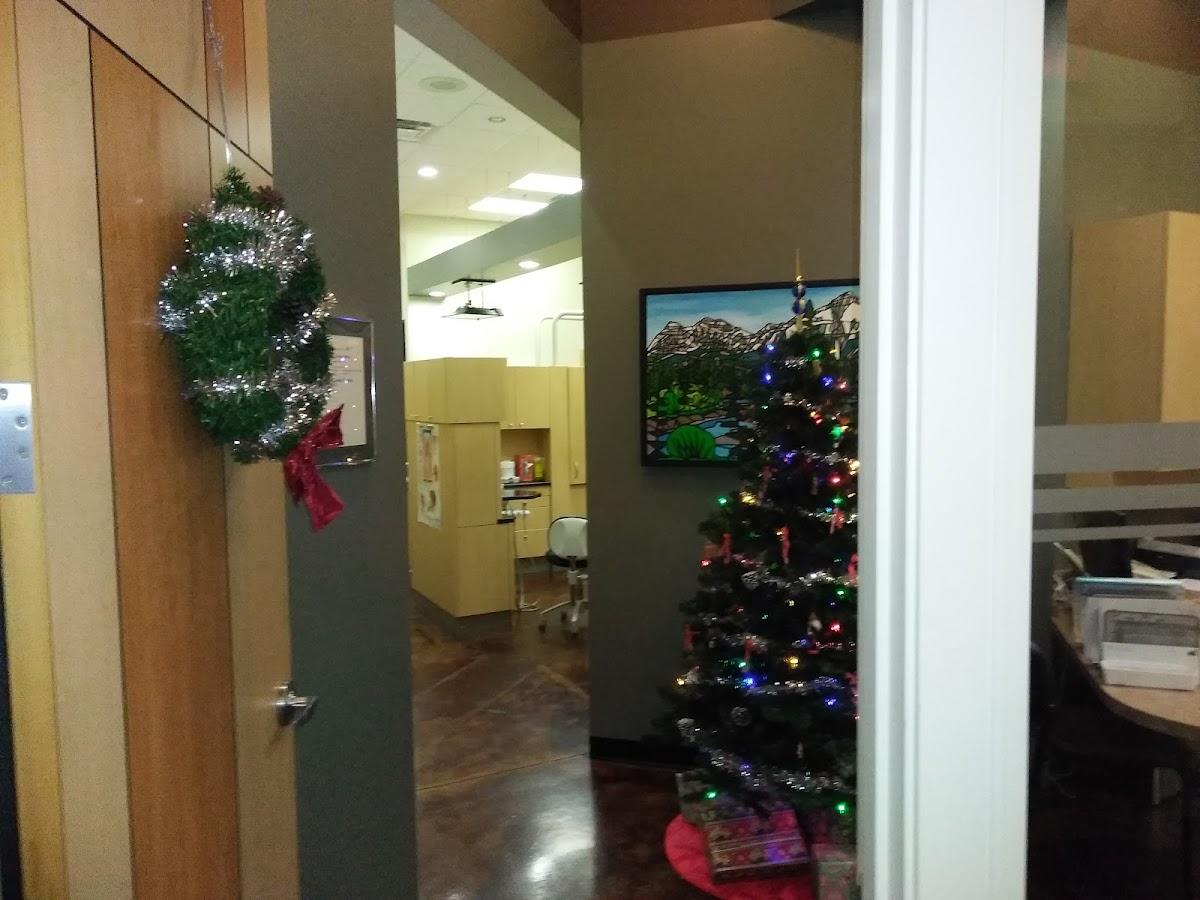 Ushko Trevor Dr dental clinic in Edmonton - Photo 4