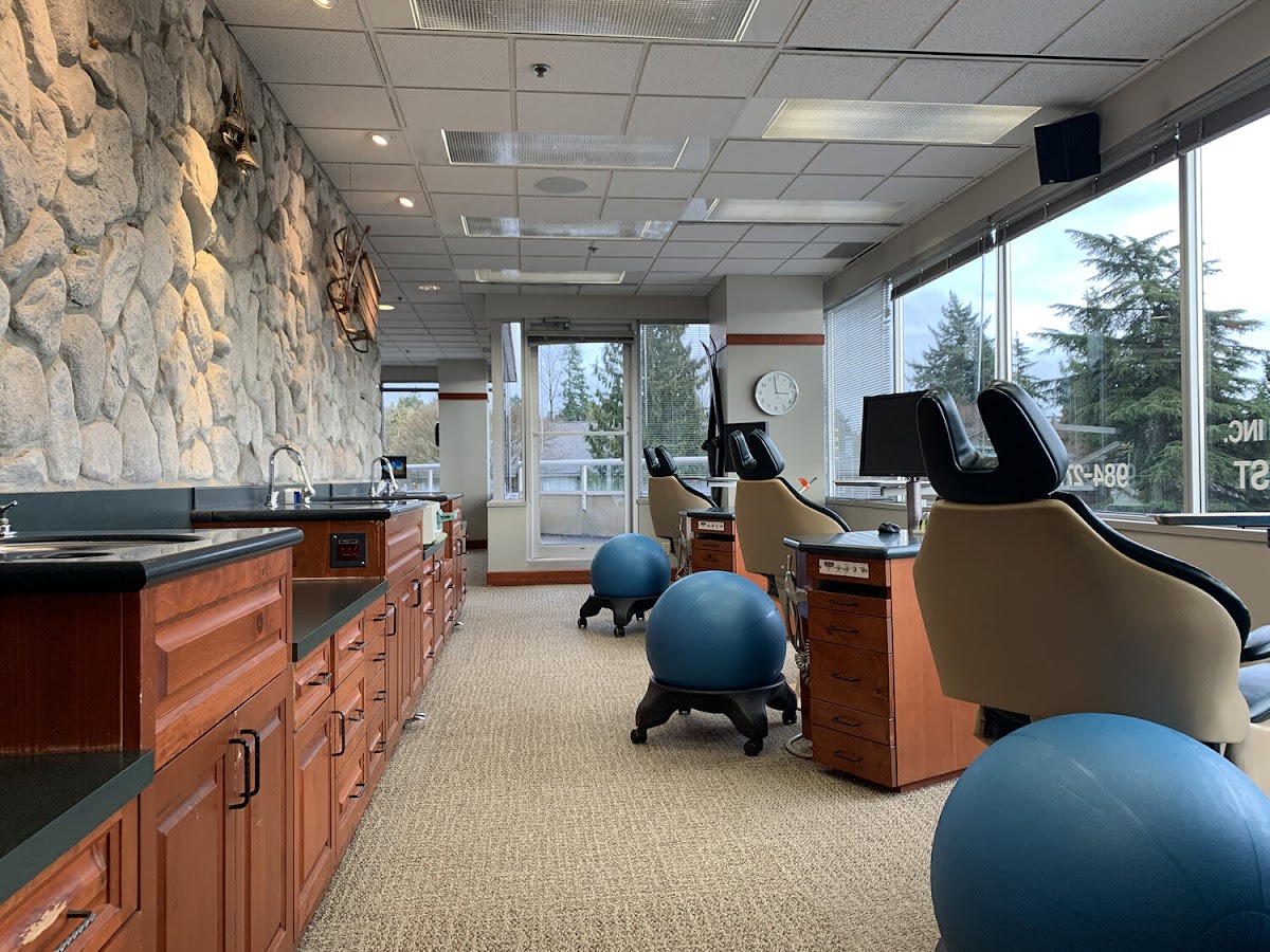 Westview Orthodontics dental clinic in North Vancouver - Photo 2
