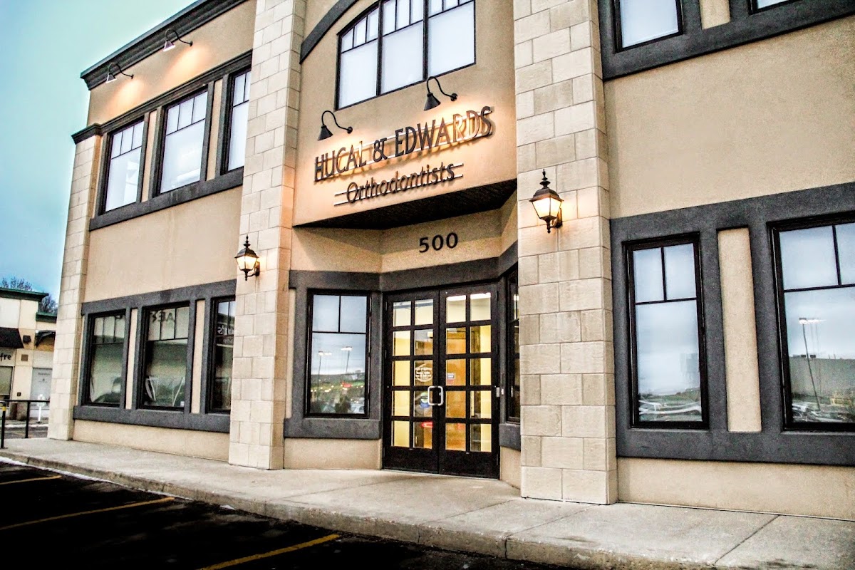 Hucal & Edwards Orthodontics dental clinic in Red Deer - Photo 1