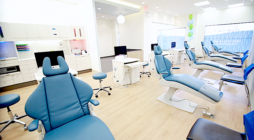 Aura Orthodontics - Scottsdale Surrey dental clinic in Surrey - Photo 1
