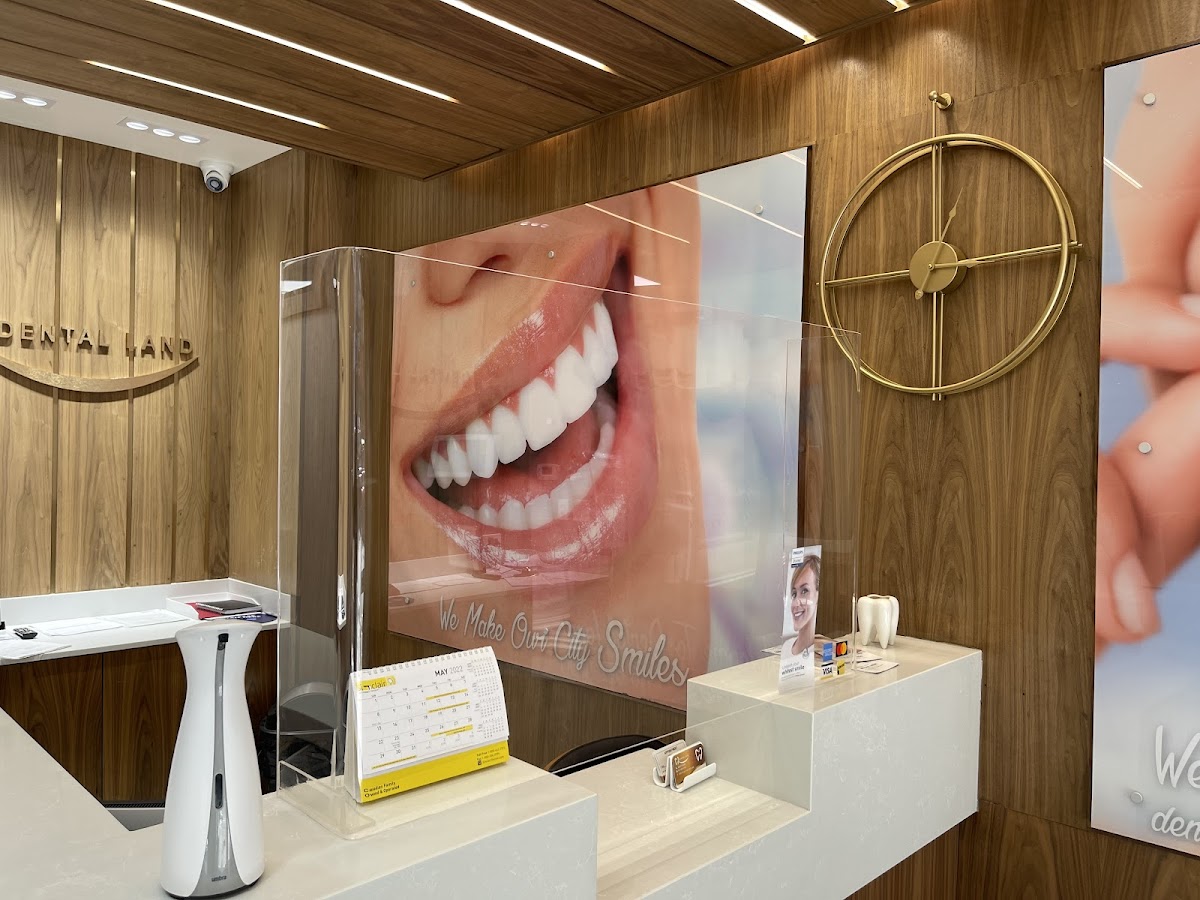 Dental Land Summerhill dental clinic in Old Toronto - Photo 1