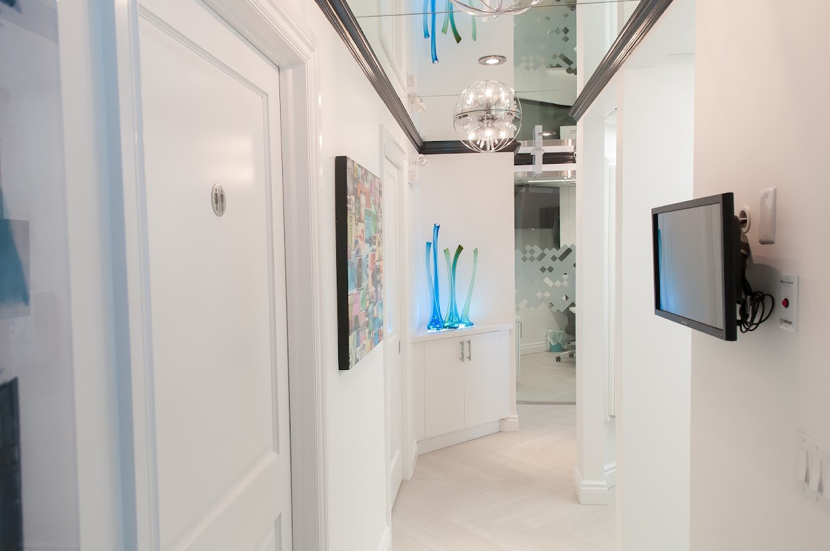Davis Orthodontics dental clinic in Old Toronto - Photo 2