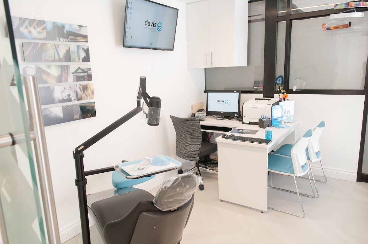Davis Orthodontics dental clinic in Old Toronto - Photo 4