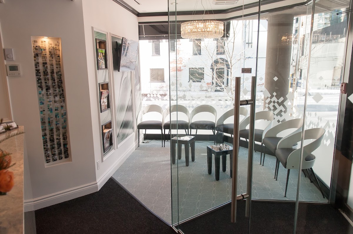 Davis Orthodontics dental clinic in Old Toronto - Photo 6