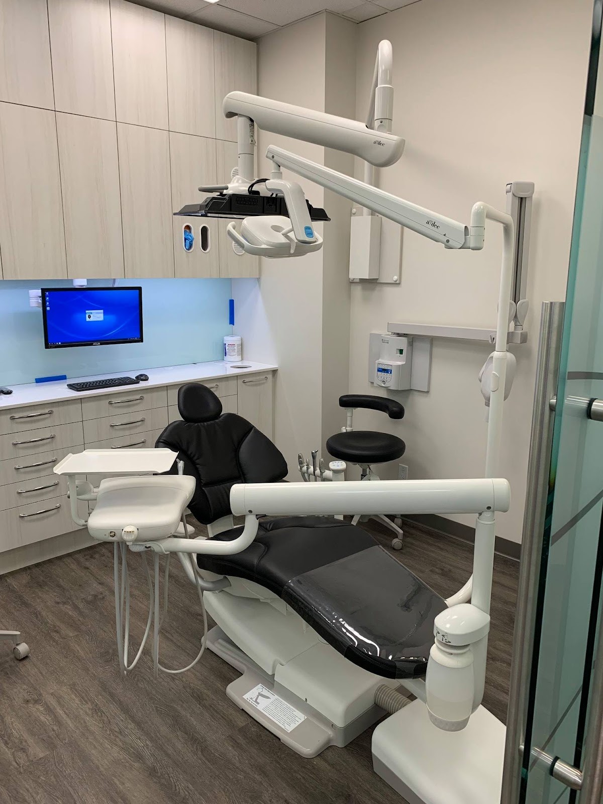 Smileville Dental dental clinic in Calgary - Photo 5