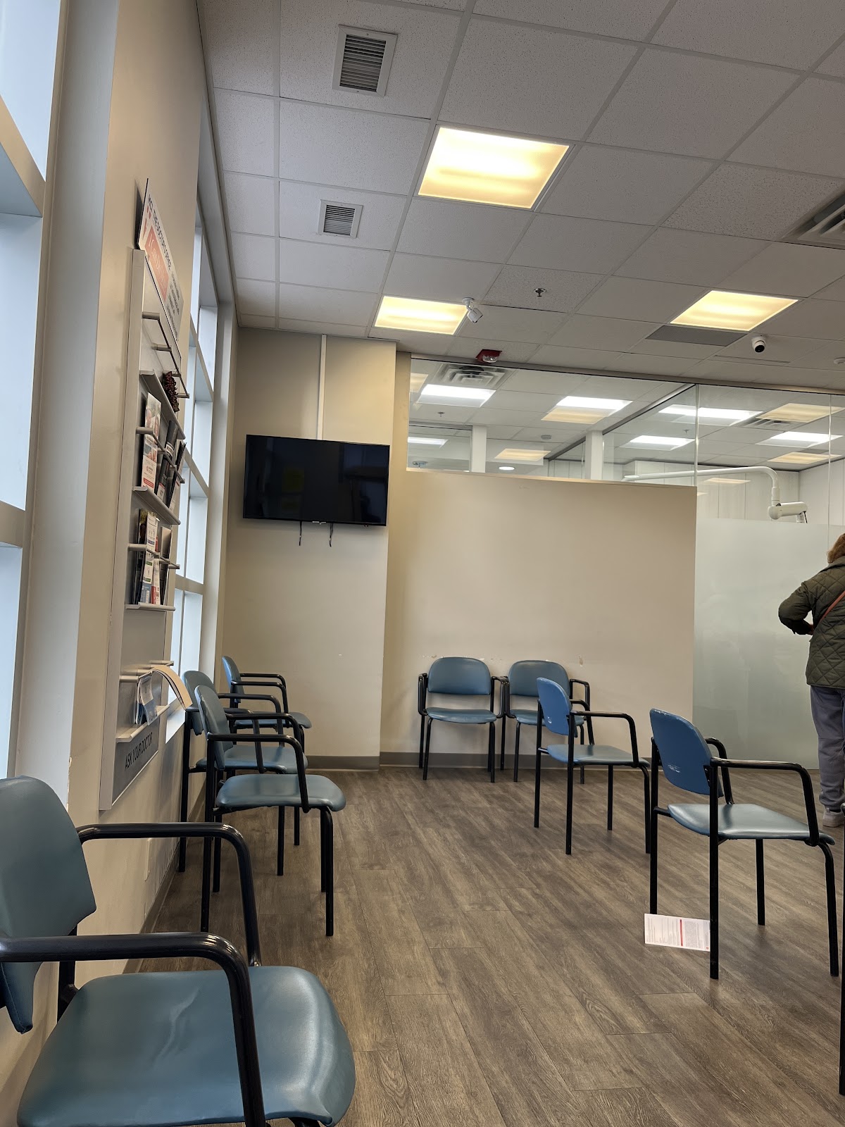 Smileville Dental dental clinic in Calgary - Photo 7
