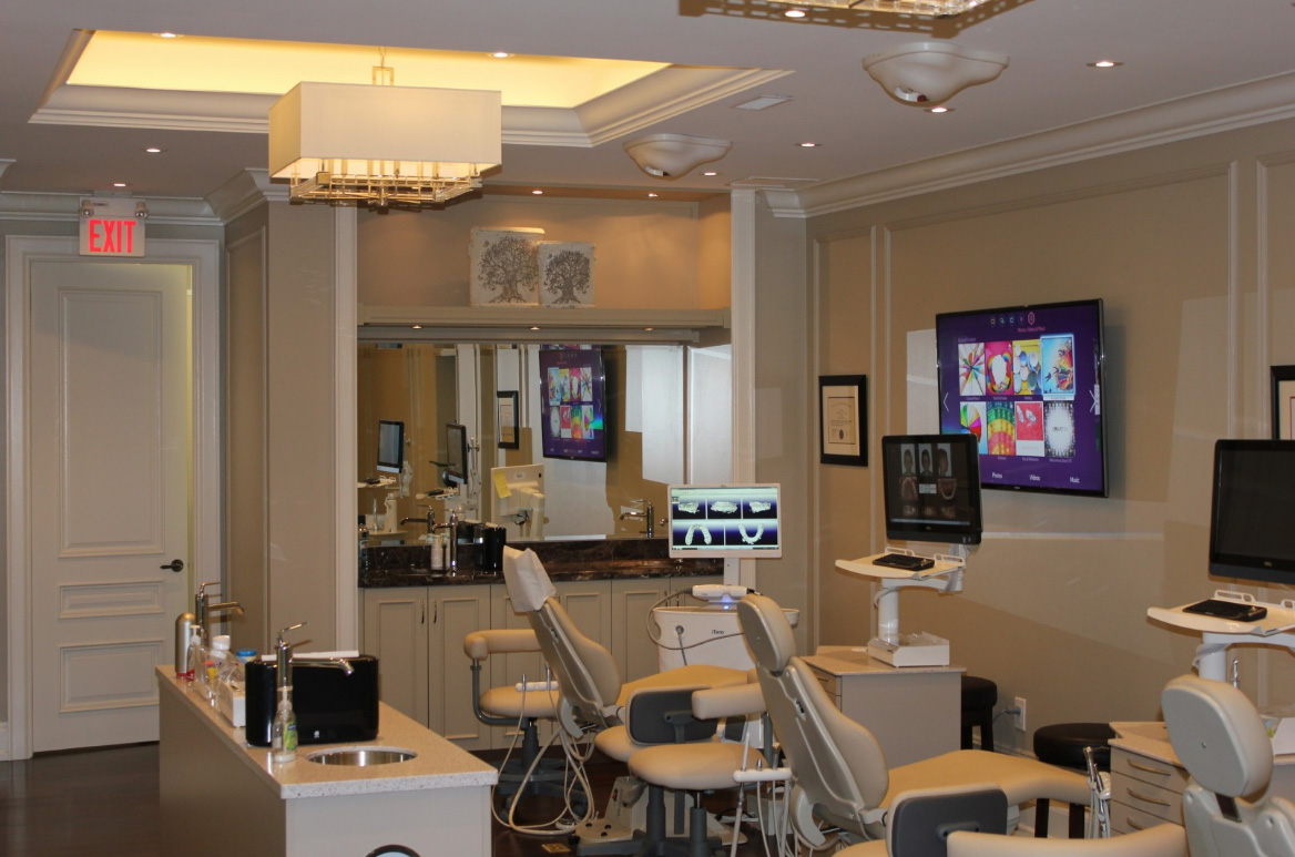 Leaside Orthodontic Centre, Dr. Emel Arat dental clinic in Old Toronto - Photo 3