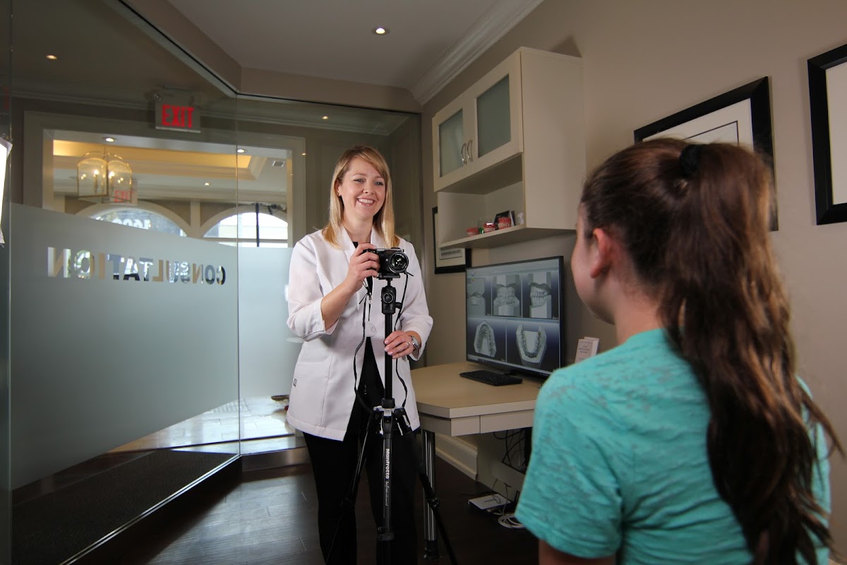 Leaside Orthodontic Centre, Dr. Emel Arat dental clinic in Old Toronto - Photo 4