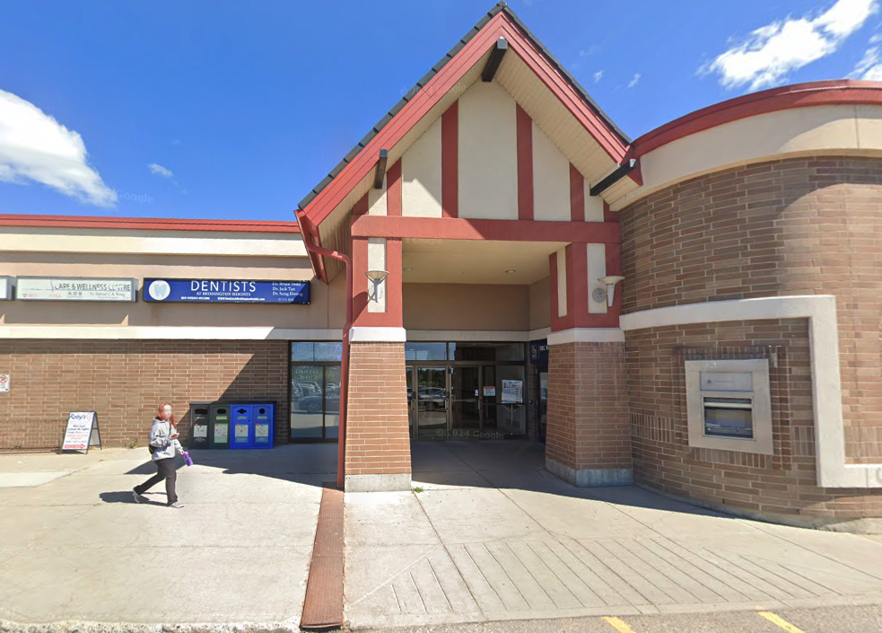 Dentists at Beddington Heights dental clinic in Calgary - Photo 1