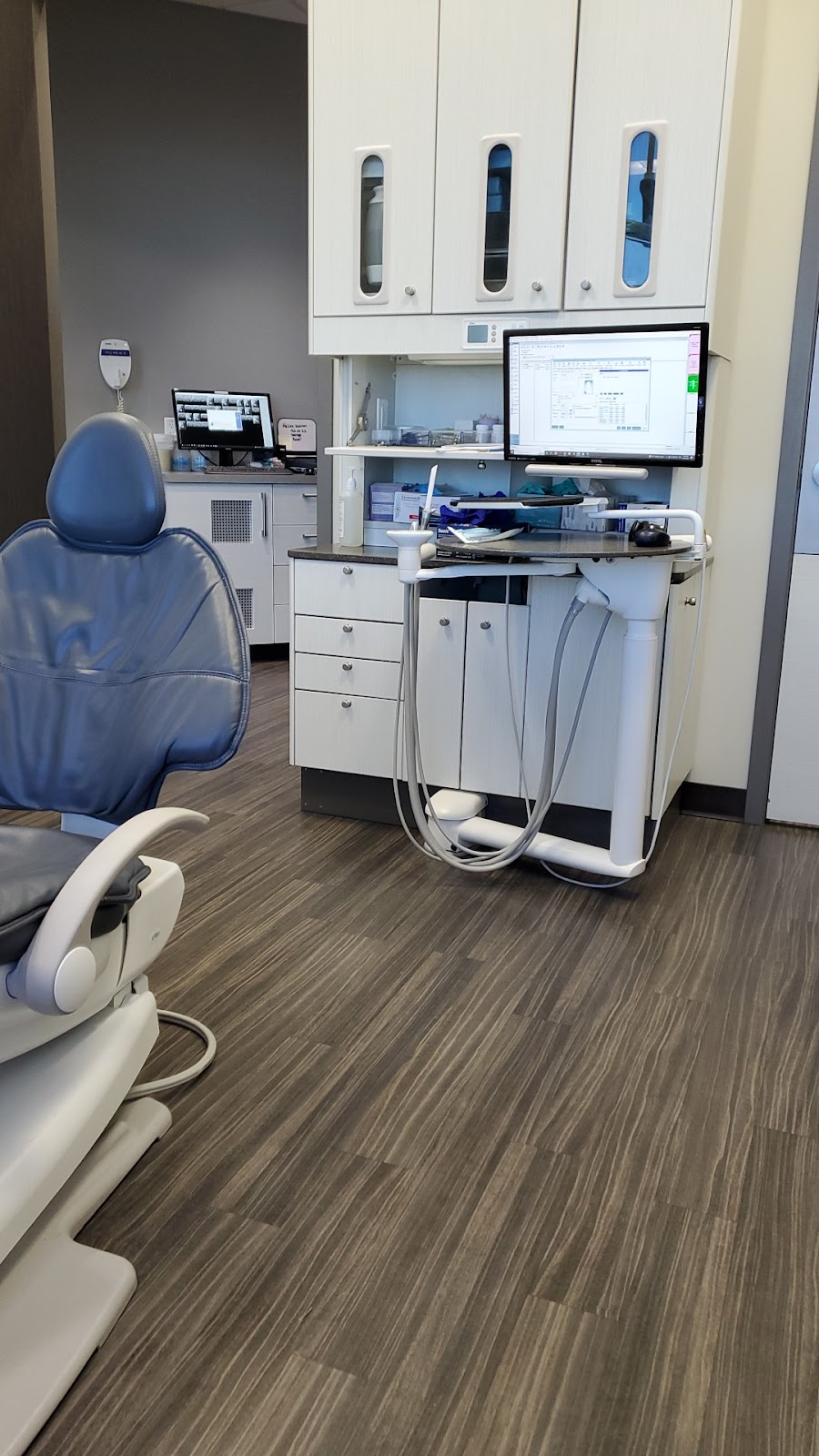 Dr. Niklas Neilson - DWG Ortho dental clinic in Calgary - Photo 4