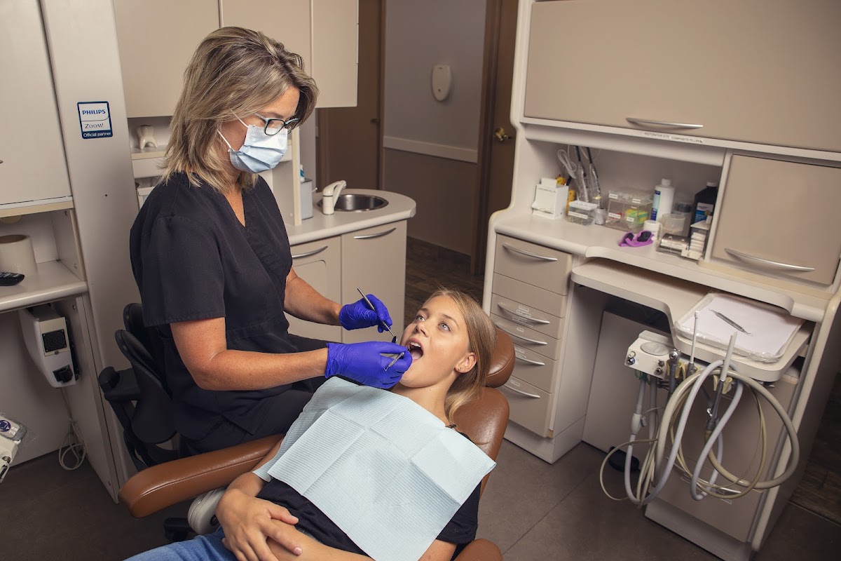Canyon Creek Dental Clinic dental clinic in Calgary - Photo 1