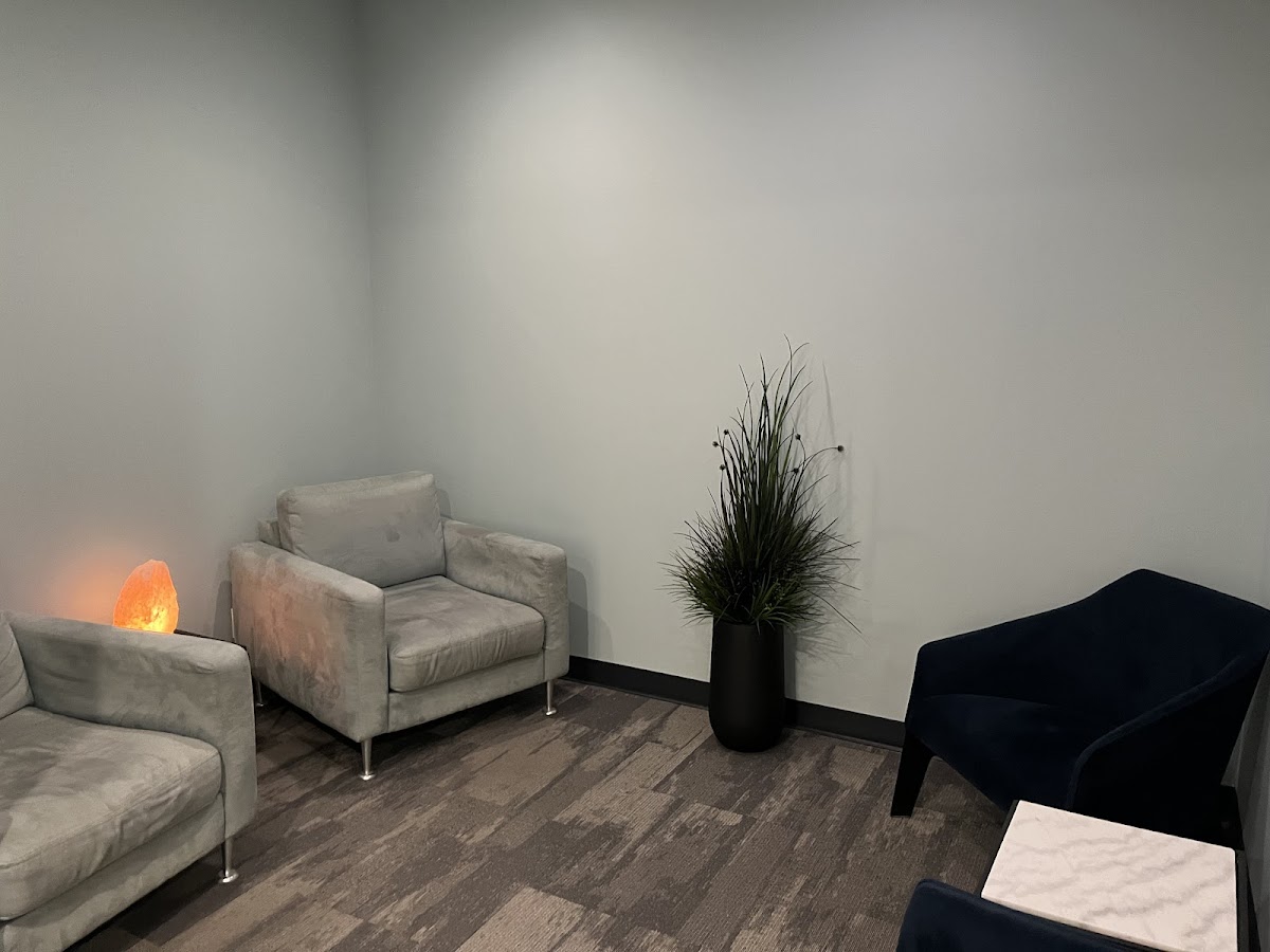 KH Dental dental clinic in Calgary - Photo 3