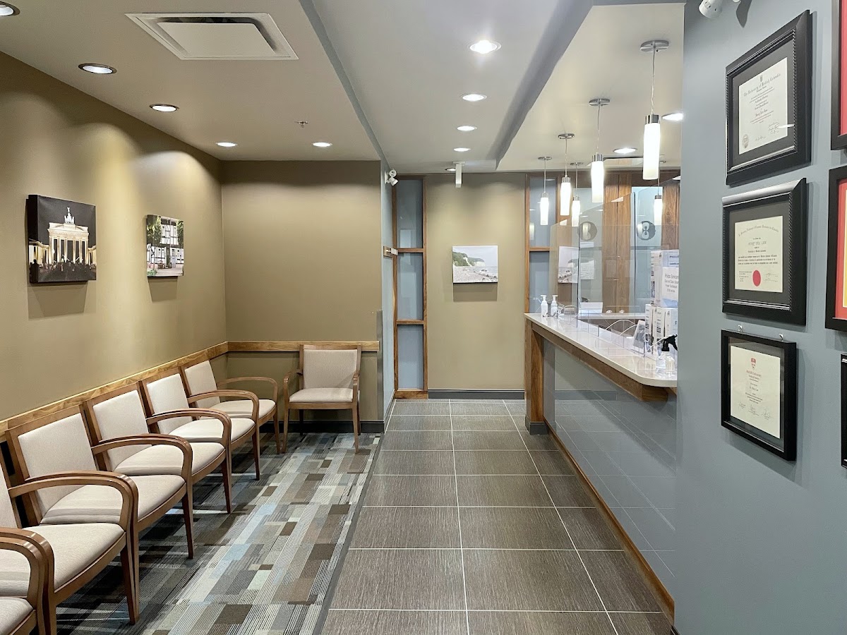 8 West Dental Care dental clinic in Calgary - Photo 1