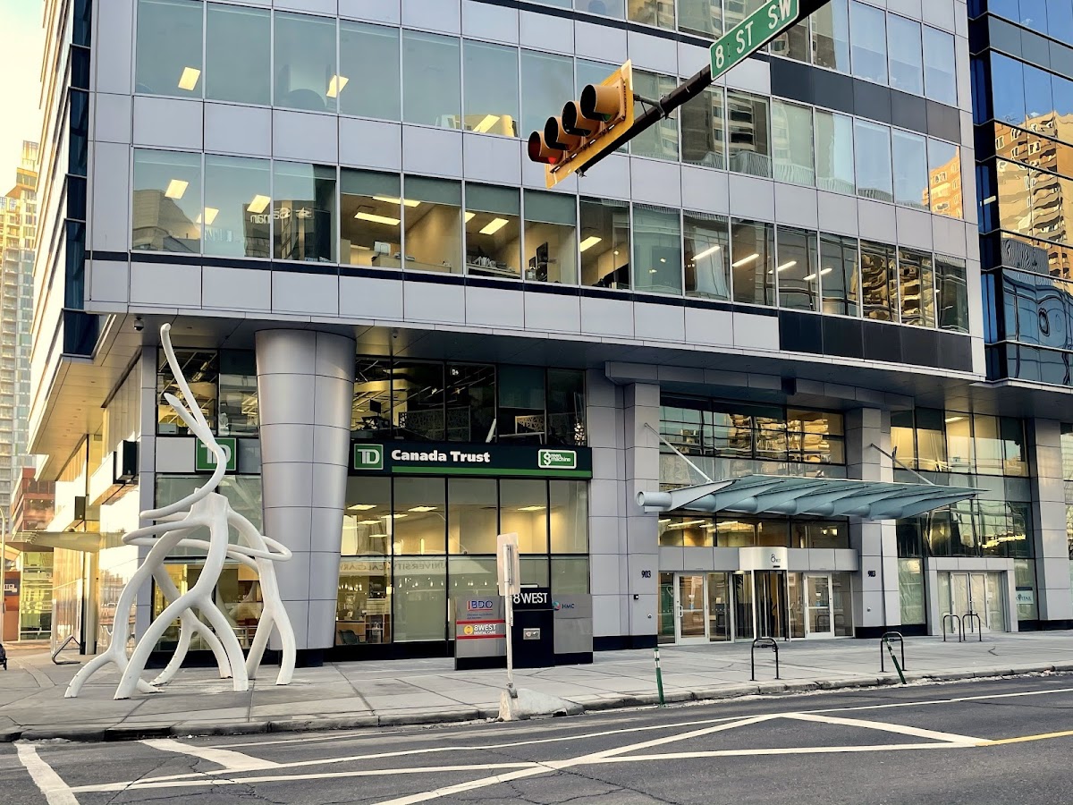 8 West Dental Care dental clinic in Calgary - Photo 2