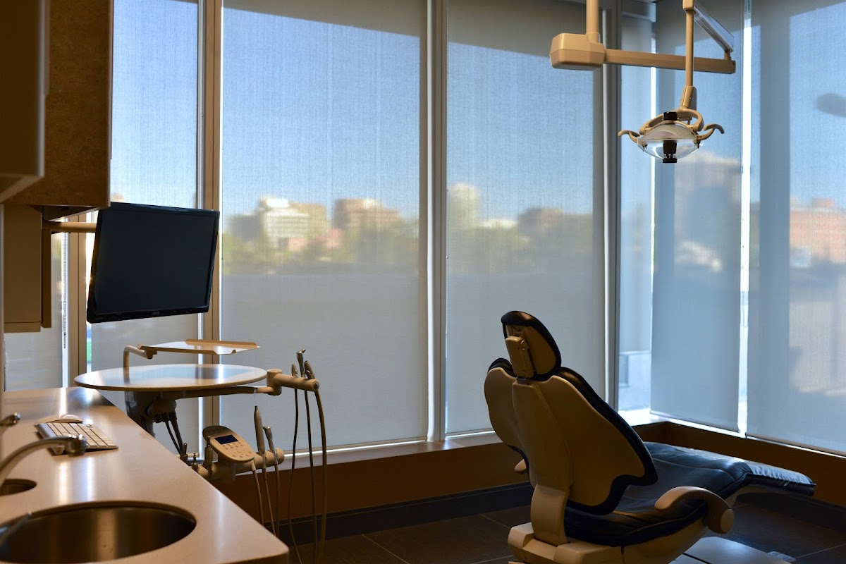 8 West Dental Care dental clinic in Calgary - Photo 3