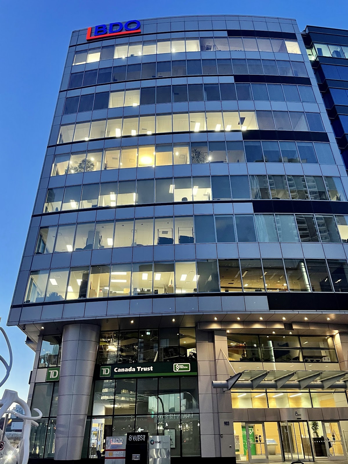 8 West Dental Care dental clinic in Calgary - Photo 4