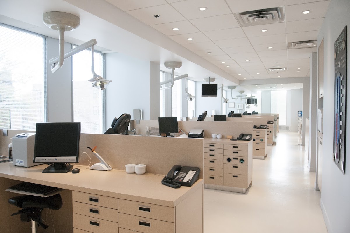 Korne Ortho dental clinic in Westmount - Photo 1