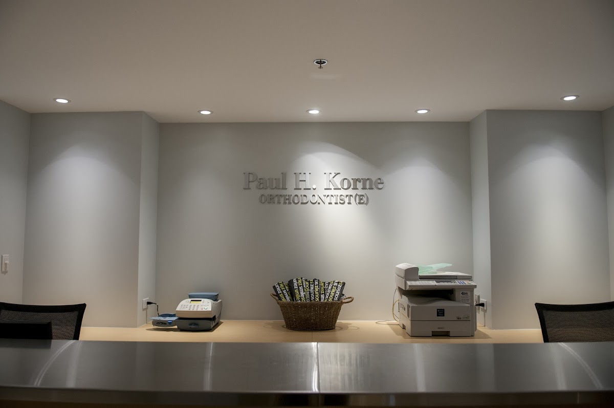 Korne Ortho dental clinic in Westmount - Photo 2