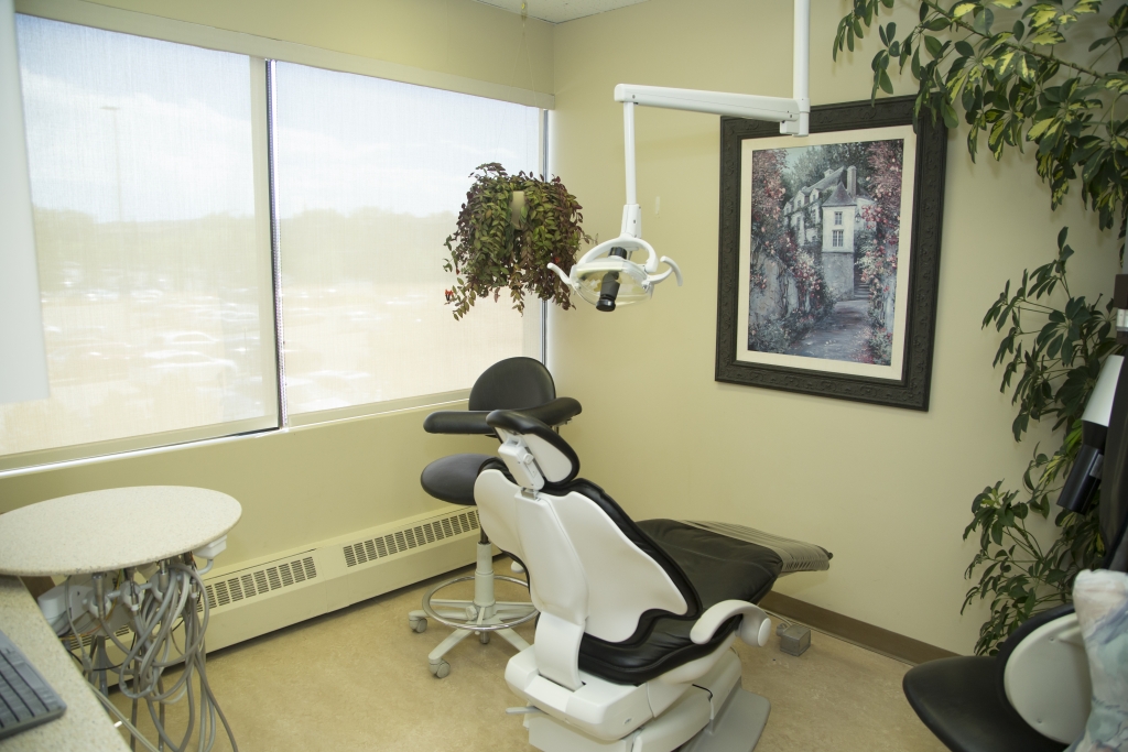 Dentistry at Market Mall dental clinic in Calgary - Photo 3