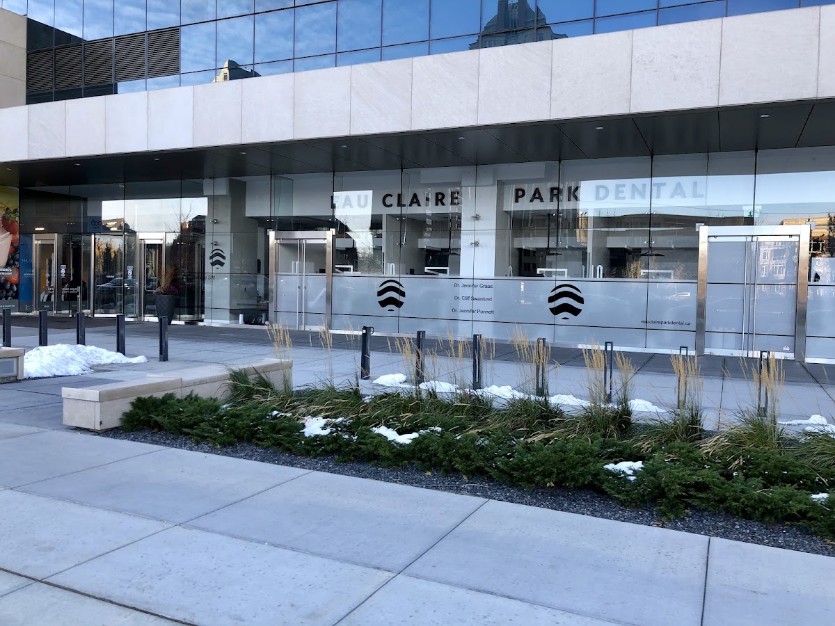 Eau Claire Park Dental dental clinic in Calgary - Photo 10