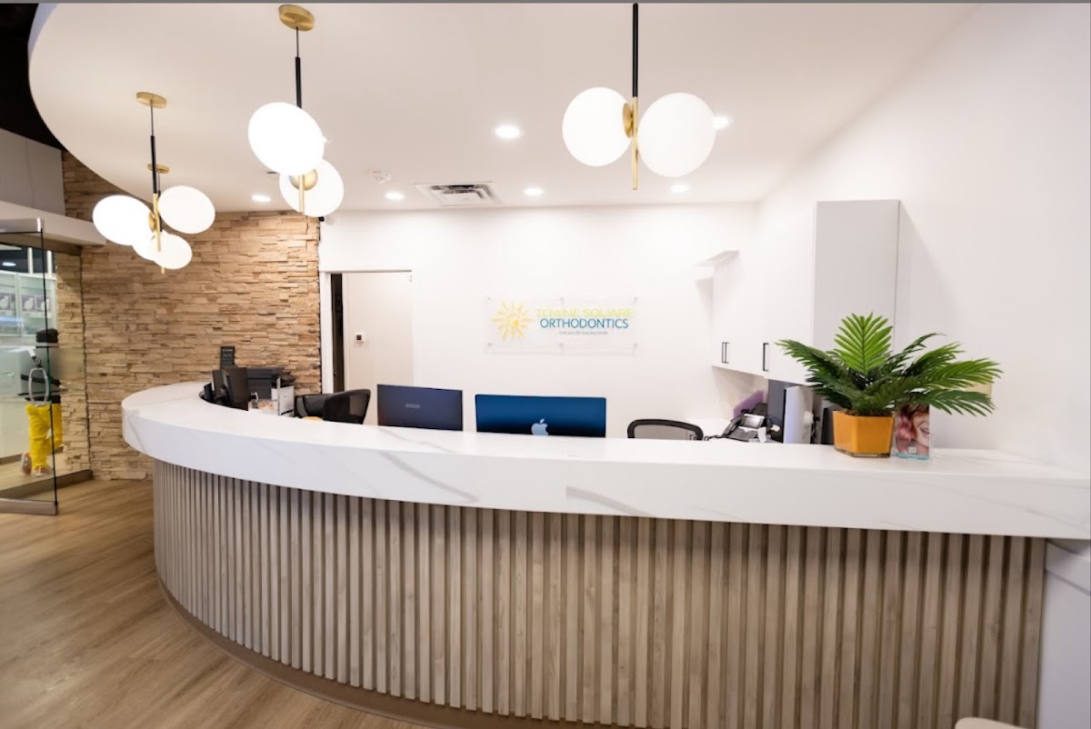 Dr Sunny Leong Orthodontist dental clinic in Edmonton - Photo 3