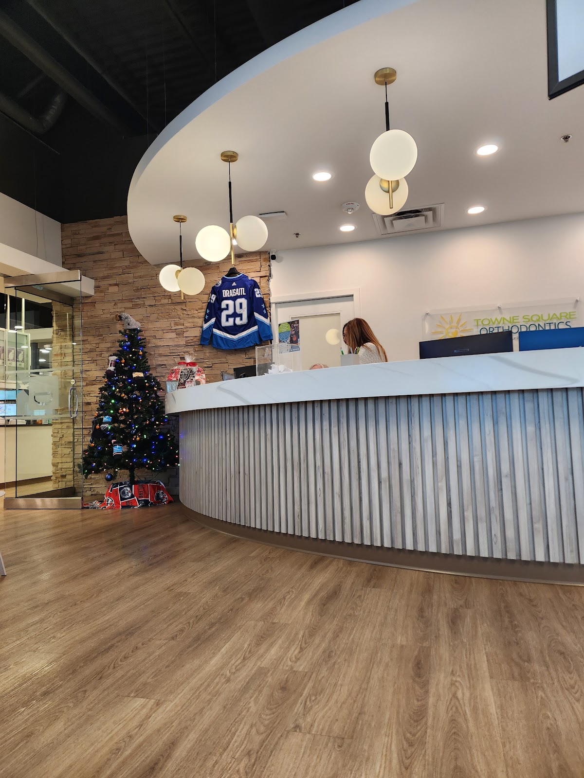 Dr Sunny Leong Orthodontist dental clinic in Edmonton - Photo 7