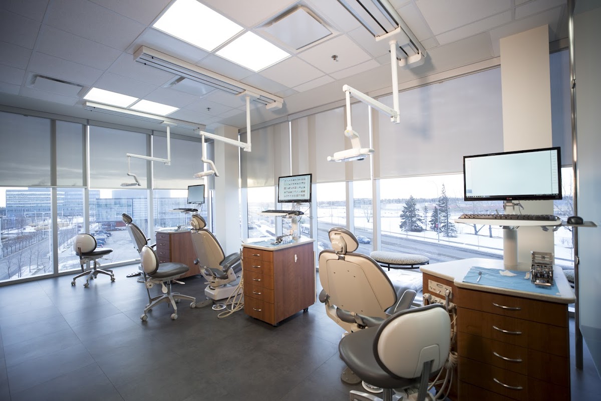 Dr. Warren J. Cohen dental clinic in Calgary - Photo 1