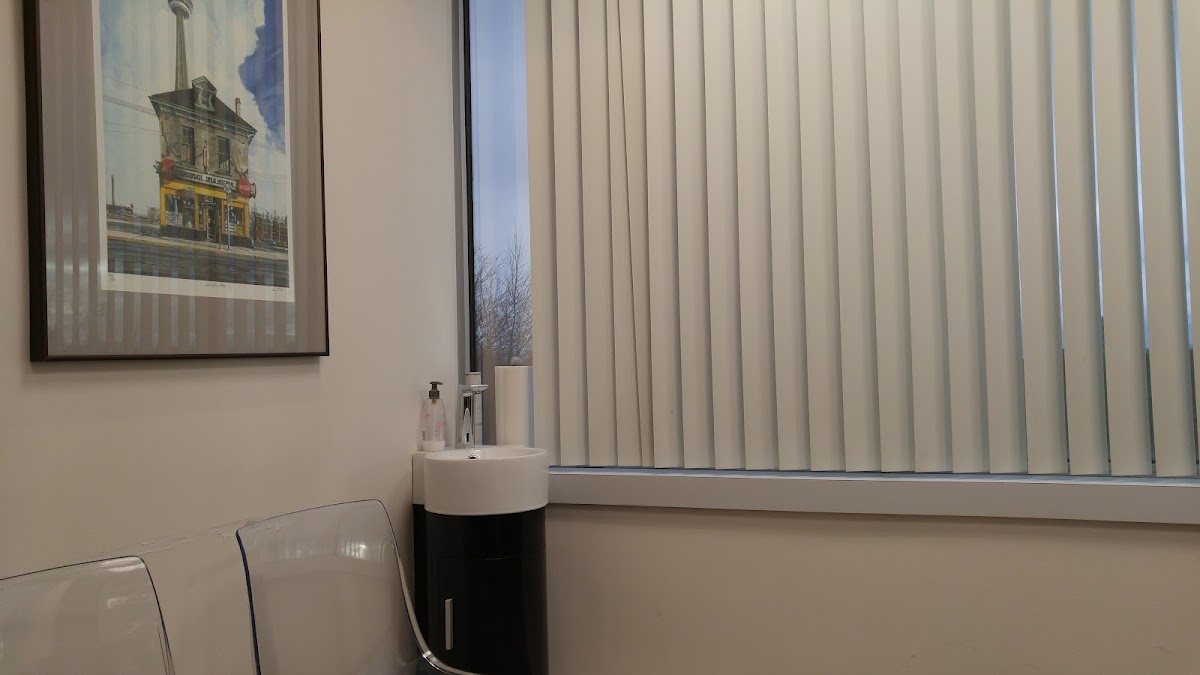 docbraces Toronto (Bloor West) dental clinic in Old Toronto - Photo 7