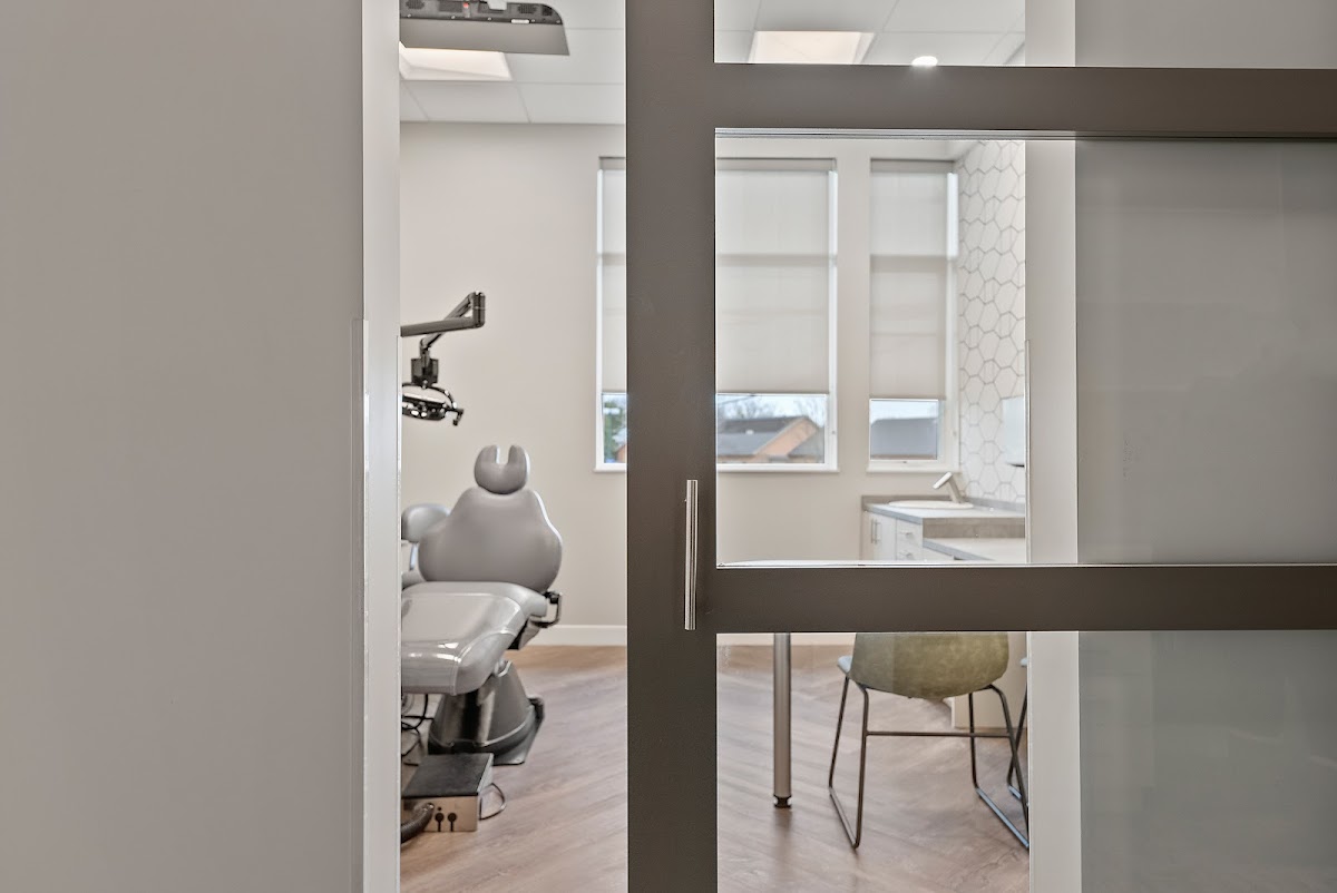 Straight Smiles Orthodontics - Dr. Tony Pasquale dental clinic in St. Catharines - Photo 4