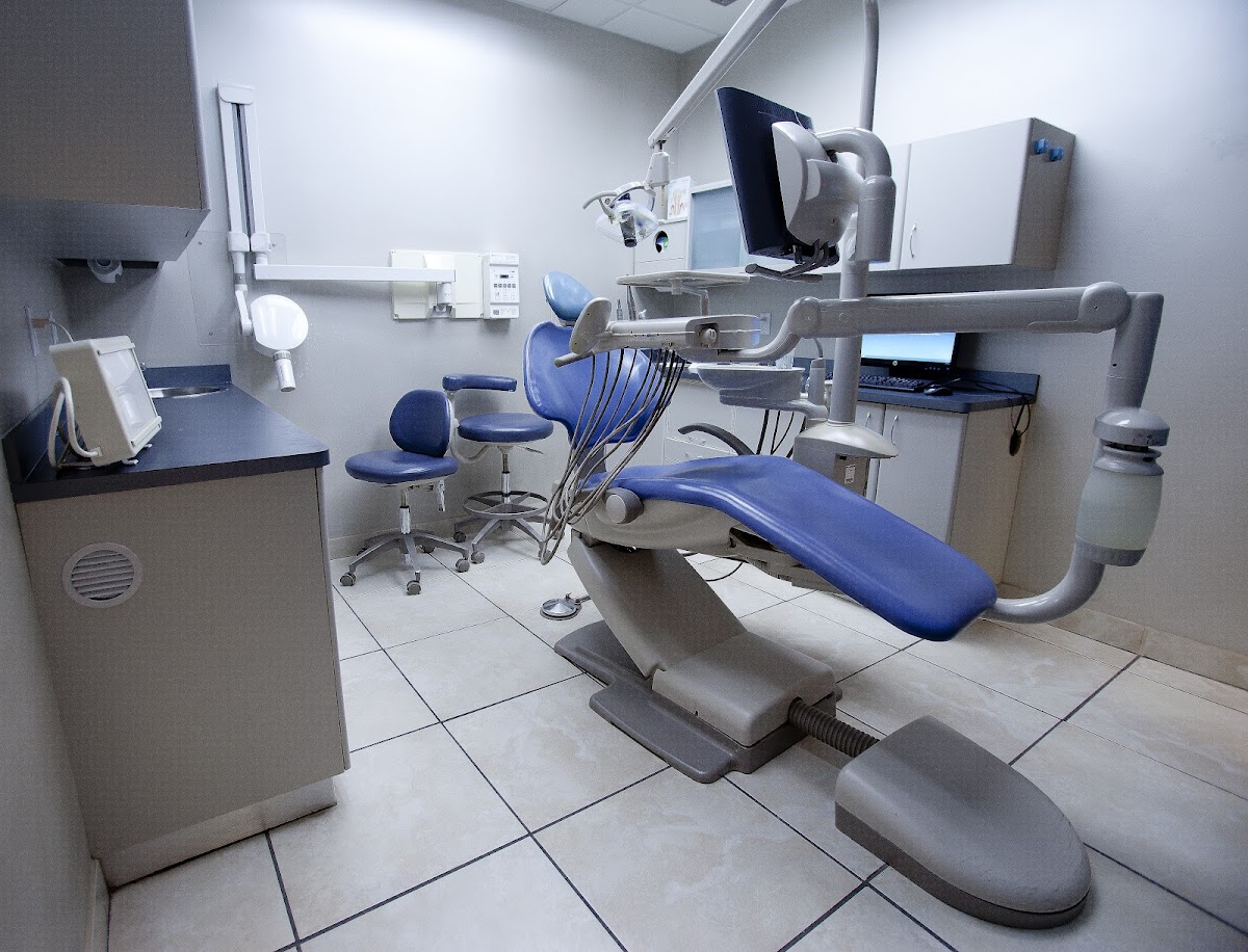 Toothworks College Park Dental dental clinic in Old Toronto - Photo 3